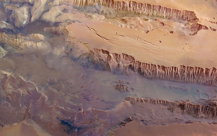 Water in the Valles Marineris